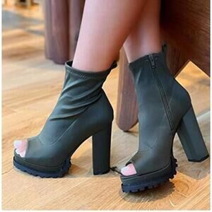 Lilianna Monclair Womens Bootie Dark Olive Womens Size 6 NWT